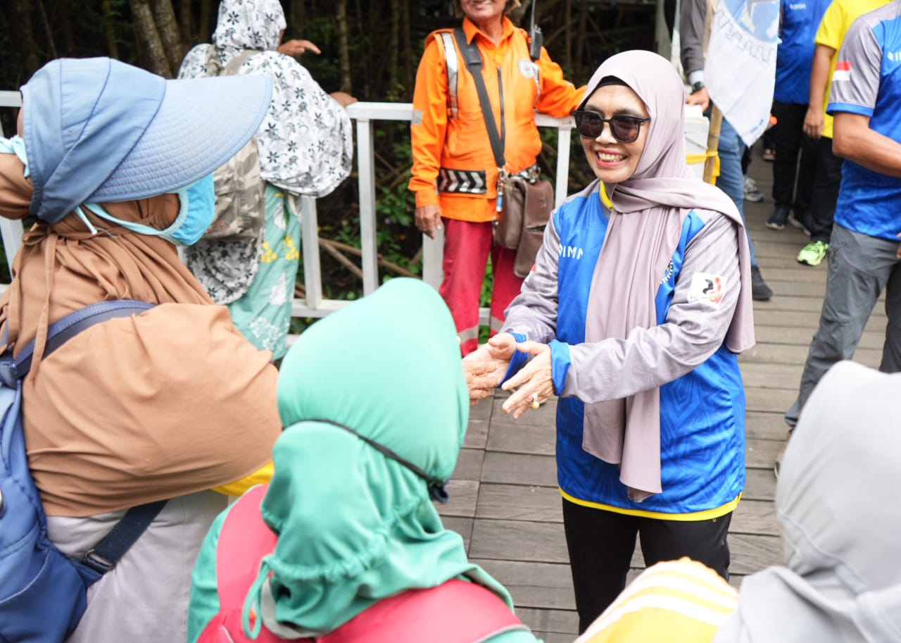 Aksi Solidaritas May Day: Buruh PK FPE KSBSI-IMM Gelar Bersih-Bersih Mangrove Pesisir Berbas Pantai