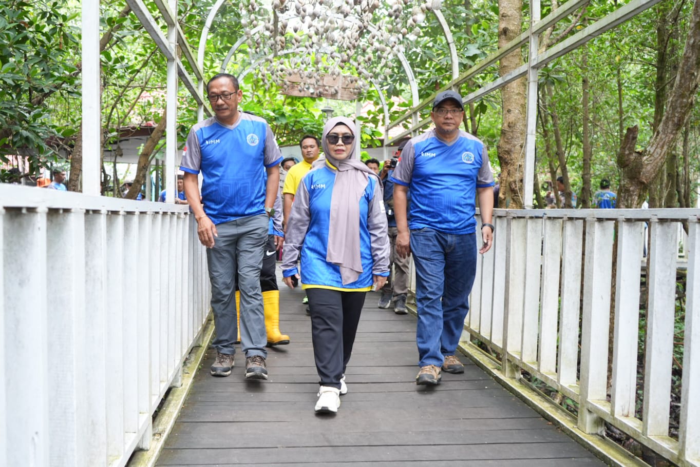 Aksi Solidaritas May Day: Buruh PK FPE KSBSI-IMM Gelar Bersih-Bersih Mangrove Pesisir Berbas Pantai