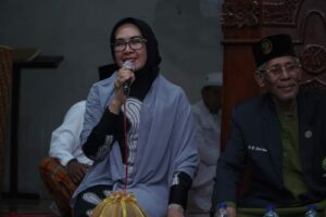 Penuh Khidmat, Najirah Hadiri Pengukuhan Pengurus Pondok Pesantren Darud Da'wah Wal Irsyad Segendis