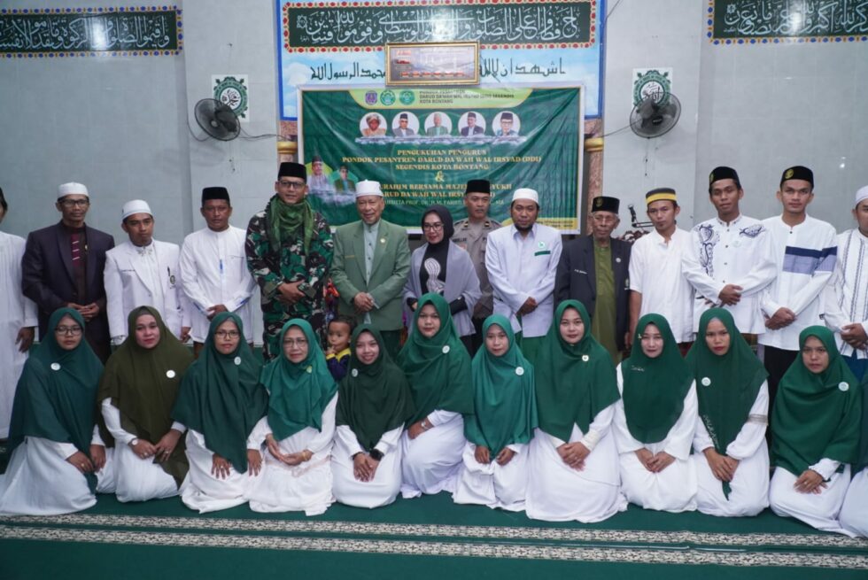 Penuh Khidmat, Najirah Hadiri Pengukuhan Pengurus Pondok Pesantren Darud Da'wah Wal Irsyad Segendis