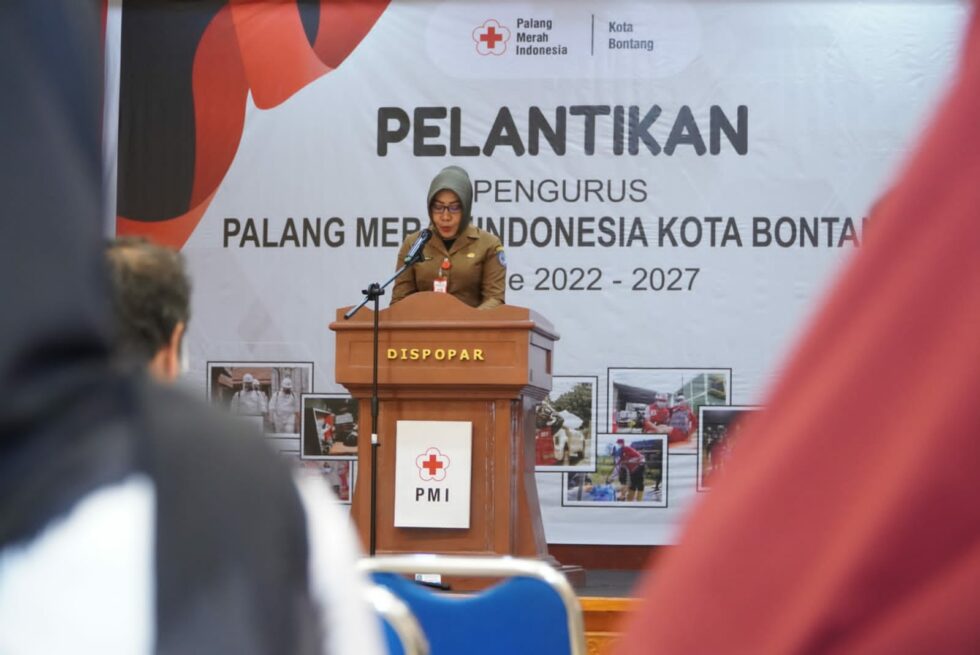 Kadinkes Turut Hadir Dalam Pelantikan Baru PMI Bontang