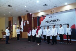 Kadinkes Turut Hadir Dalam Pelantikan Baru PMI Bontang