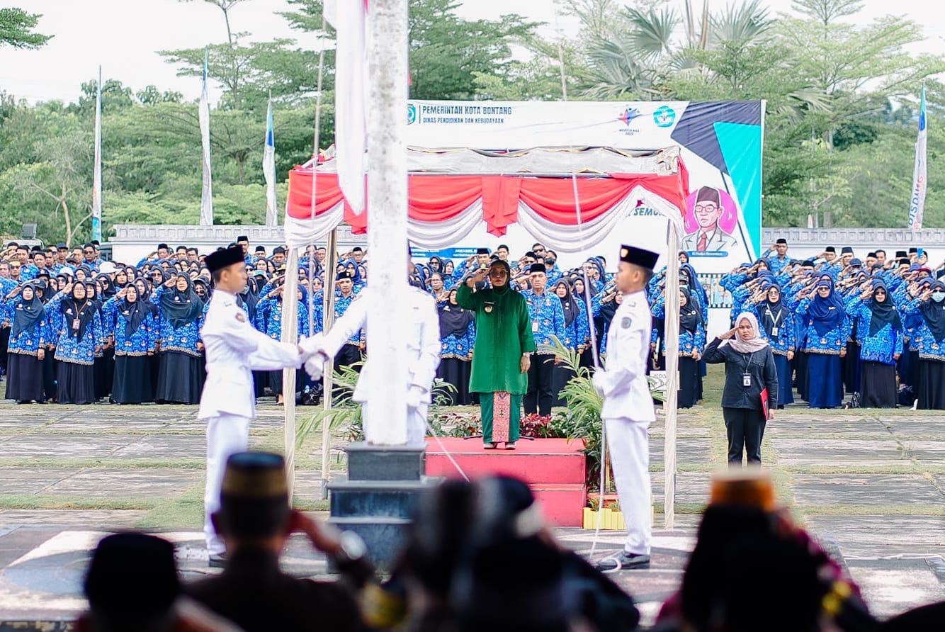 Pimpin Upacara Hardiknas, Wali Kota Tekankan Pembelajaran Mendalam dan Pendidikan Karakter