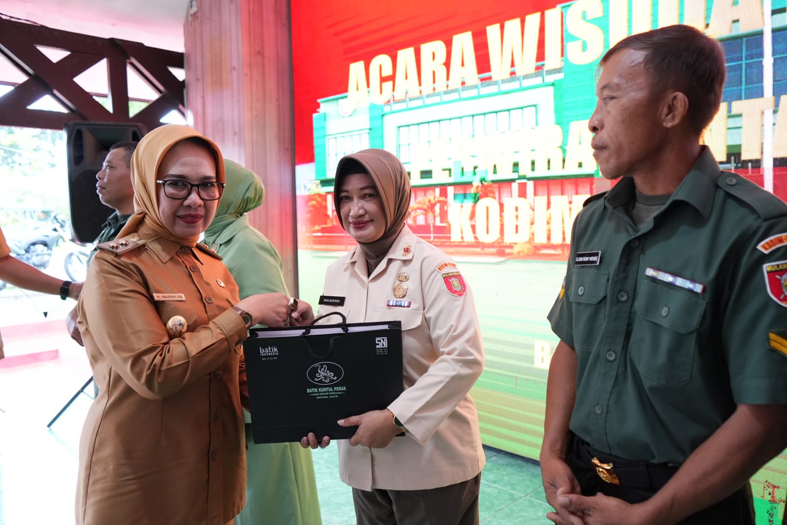 Wisuda Purna Tugas di Kodim 0908 Bontang: Walikota Sebut Persaudaraan Tidak Ada Akhirnya