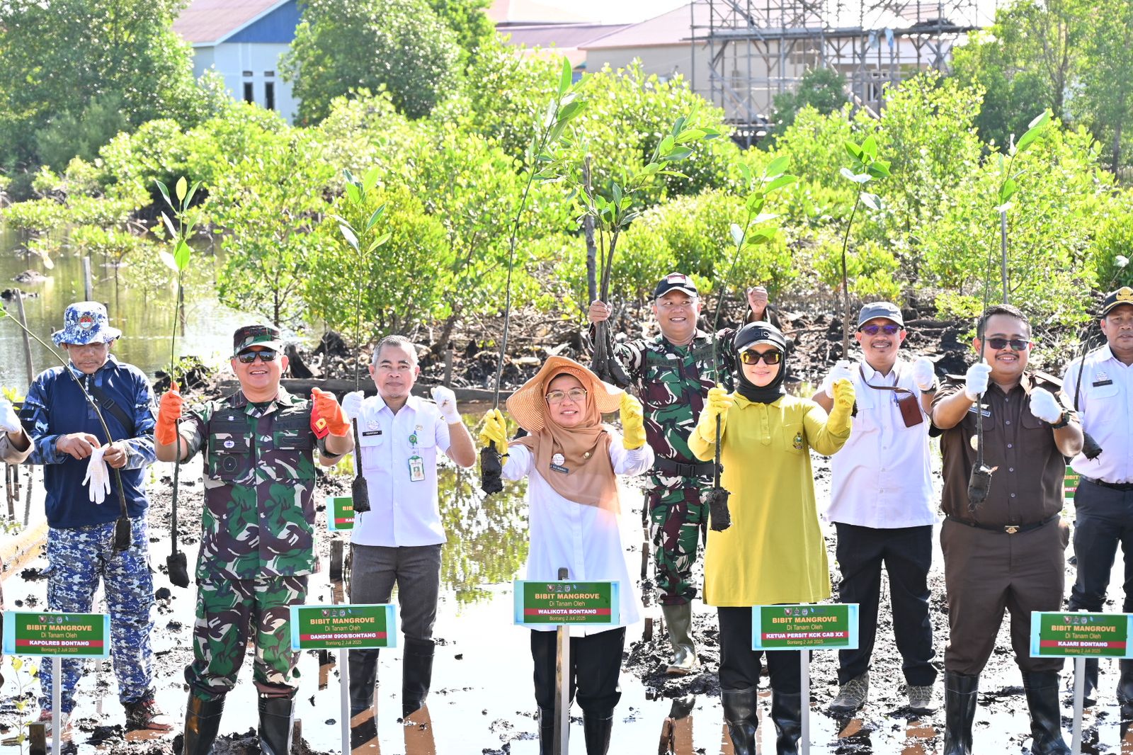 Kodim 0908/Bontang Tanam Ribuan Mangrove, Peringati HUT Kodam VI/Mulawarman ke-67 dengan Aksi Peduli Lingkungan