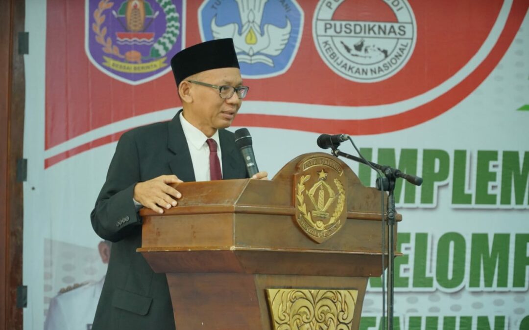 Dasuki Membuka Bimtek Implementasi Kurikulum Merdeka Bagi Guru di Bontang Selatan