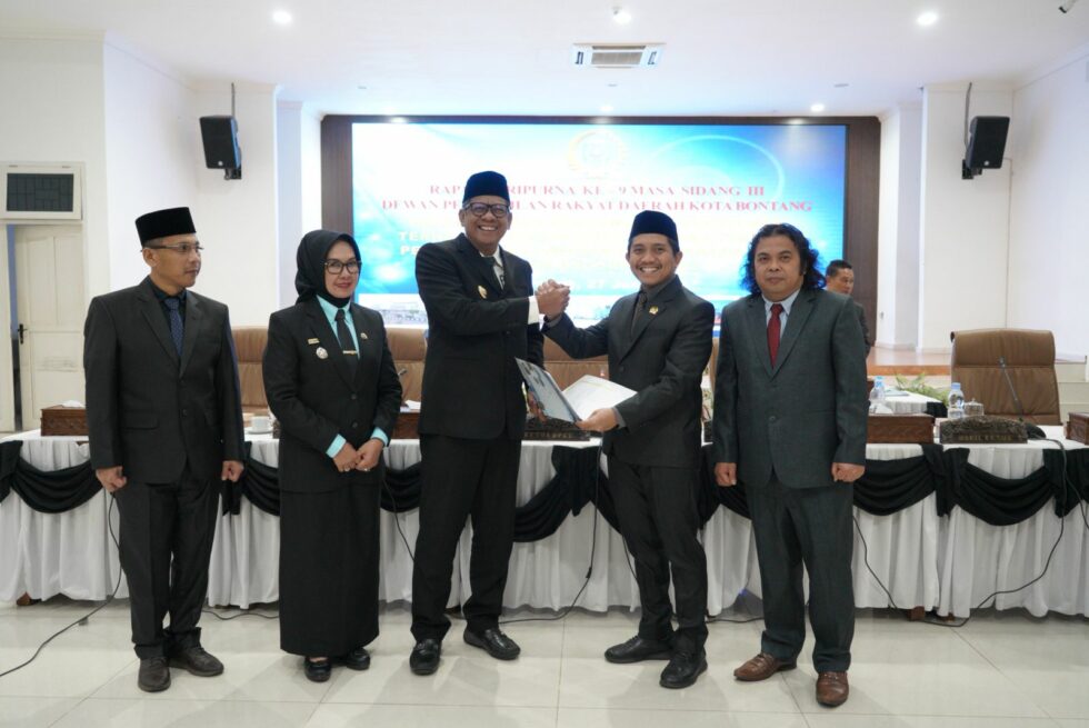 Walkot Bontang Basri Rase Hadiri Rapat Paripurna ke 9 Masa Sidang III DPRD Kota Bontang