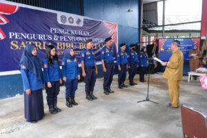 Asisten II Pemkot Bontang Kukuhkan Pengurus dan Pengawas Koperasi Satria Biru Disdamkartan
