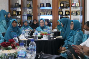 TP PKK Bontang Terima Kunjungan dan Pembinaan Gelari Pelangi Dari TP PKK Kaltim