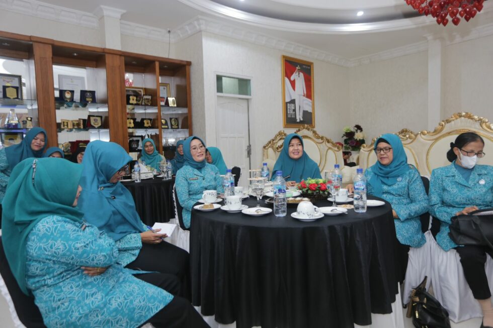 TP PKK Bontang Terima Kunjungan dan Pembinaan Gelari Pelangi Dari TP PKK Kaltim