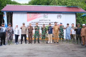 Gerakan Penanaman Mangrove di Pesisir Bontang Pada HUT ke-65 Kodam VI/Mulawarman
