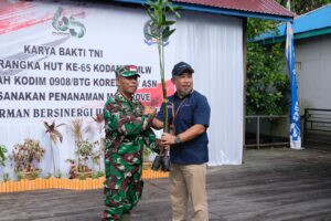 Gerakan Penanaman Mangrove di Pesisir Bontang Pada HUT ke-65 Kodam VI/Mulawarman