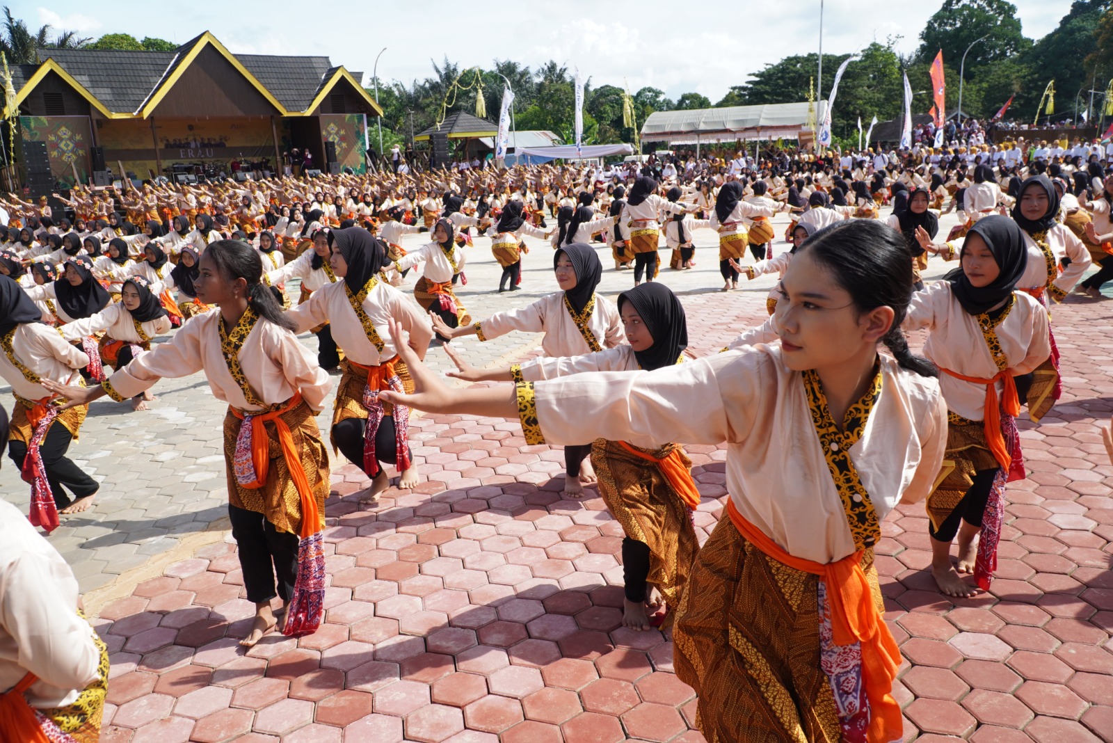 Jadi Ajang Promosi Pariwisata, Erau Pelas Benua Guntung 2024 Resmi Dimulai