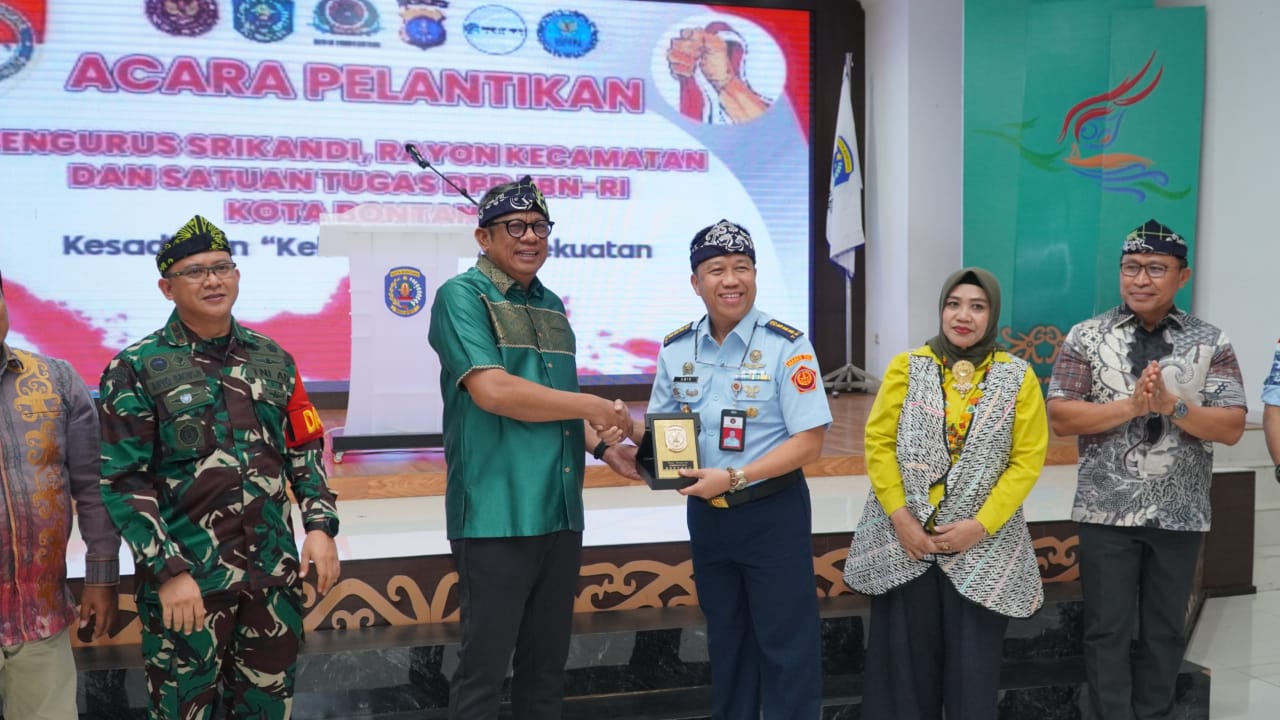Dukung Upaya Bela Negara di Masyarakat, Walikota Bontang Hadiri Pelantikan Pengurus Srikandi, Rayon Kecamatan dan Satuan Tugas DPD FBN RI Bontang