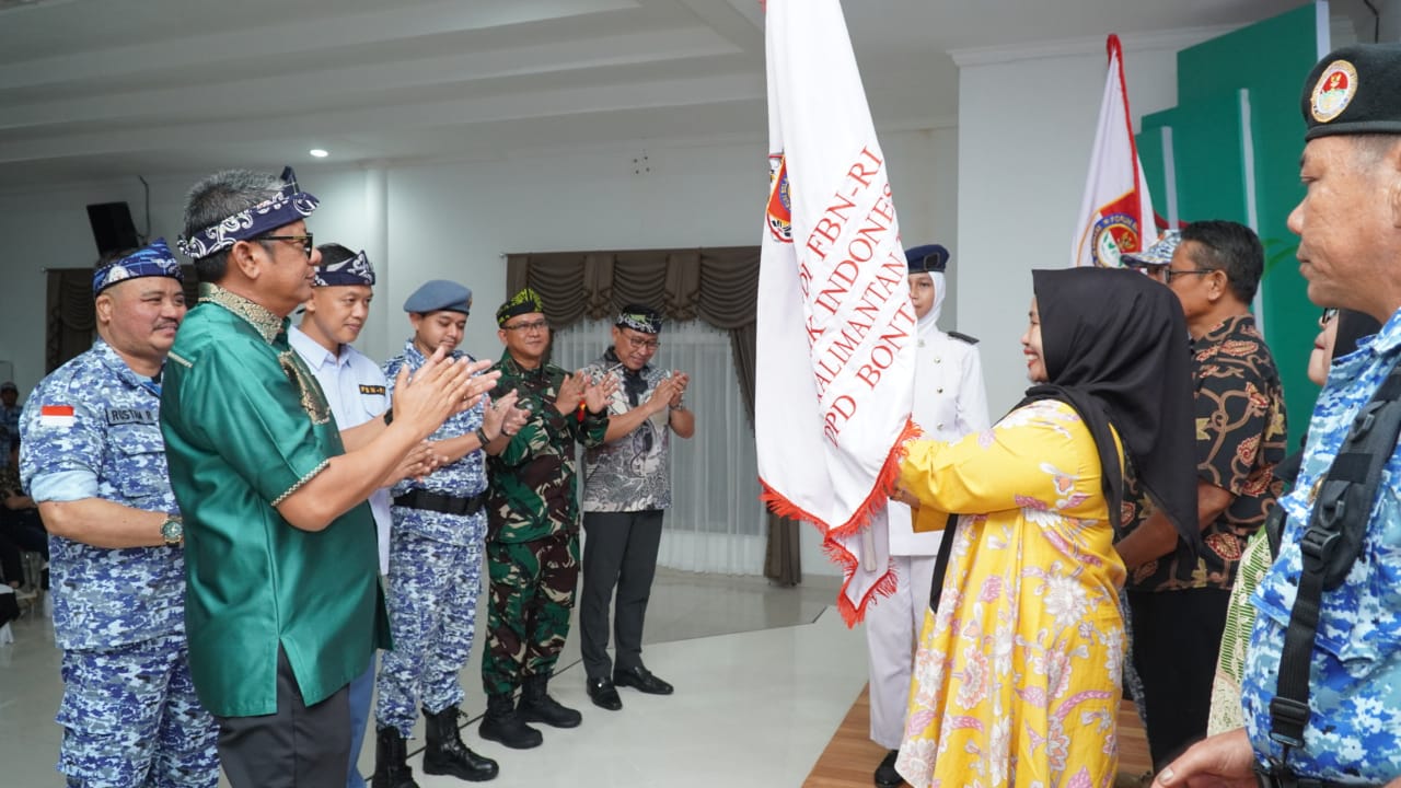 Dukung Upaya Bela Negara di Masyarakat, Walikota Bontang Hadiri Pelantikan Pengurus Srikandi, Rayon Kecamatan dan Satuan Tugas DPD FBN RI Bontang