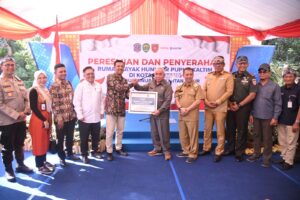 Targetkan 3000 Unit Rumah di Kaltim, Isran Noor Resmikan Pembangunan 18 Rumah Layak Huni di Bontang