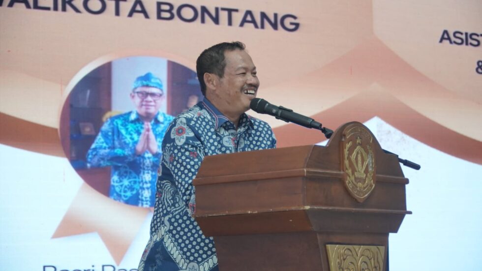 Asisten Pemkot Lukman Hadiri HUT ke-72 Ikatan Bidan Indonesia