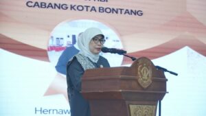 Asisten Pemkot Lukman Hadiri HUT ke-72 Ikatan Bidan Indonesia
