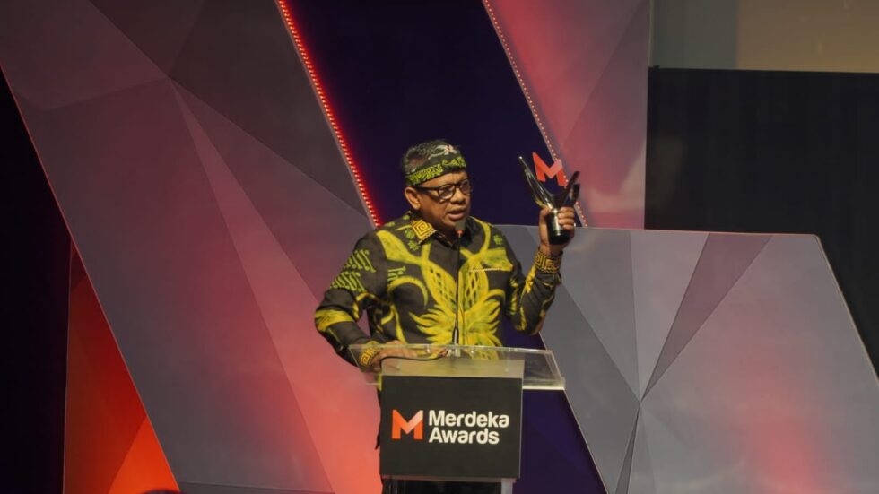 Wali Kota Bontang Terima Penghargaan Merdeka Award