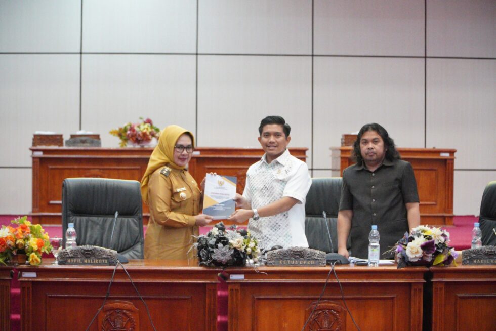 Hadiri Rapat Kerja DPRD, Wakil Wali Kota Bontang Sampaikan Tanggapan dan Jawaban Wali Kota Terhadap Pandangan Umum Fraksi-Fraksi DPRD atas Raperda APBD 2024