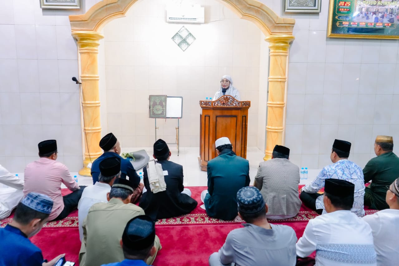Safari Ramadan Hari Pertama: Pemkot Bontang Serahkan Bantuan Rp 200 Juta untuk Masjid Al-Ikhlas Loktuan