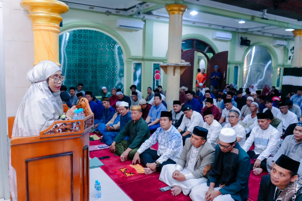 Safari Ramadan Hari Pertama: Pemkot Bontang Serahkan Bantuan Rp 200 Juta untuk Masjid Al-Ikhlas Loktuan