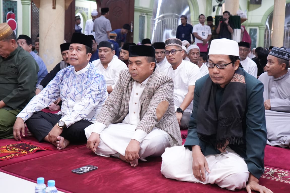 Safari Ramadan Hari Pertama: Pemkot Bontang Serahkan Bantuan Rp 200 Juta untuk Masjid Al-Ikhlas Loktuan