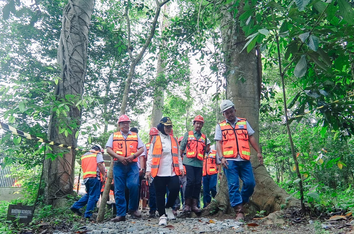 Tanam Pohon, Tanam Masa Depan: Komitmen Bontang dan Indominco untuk Lingkungan Hidup Berkelanjutan