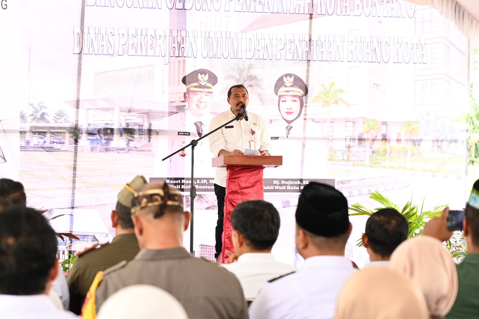 Tingkatkan Pelayanan Publik, Wali Kota Basri Resmikan 7 Gedung Baru