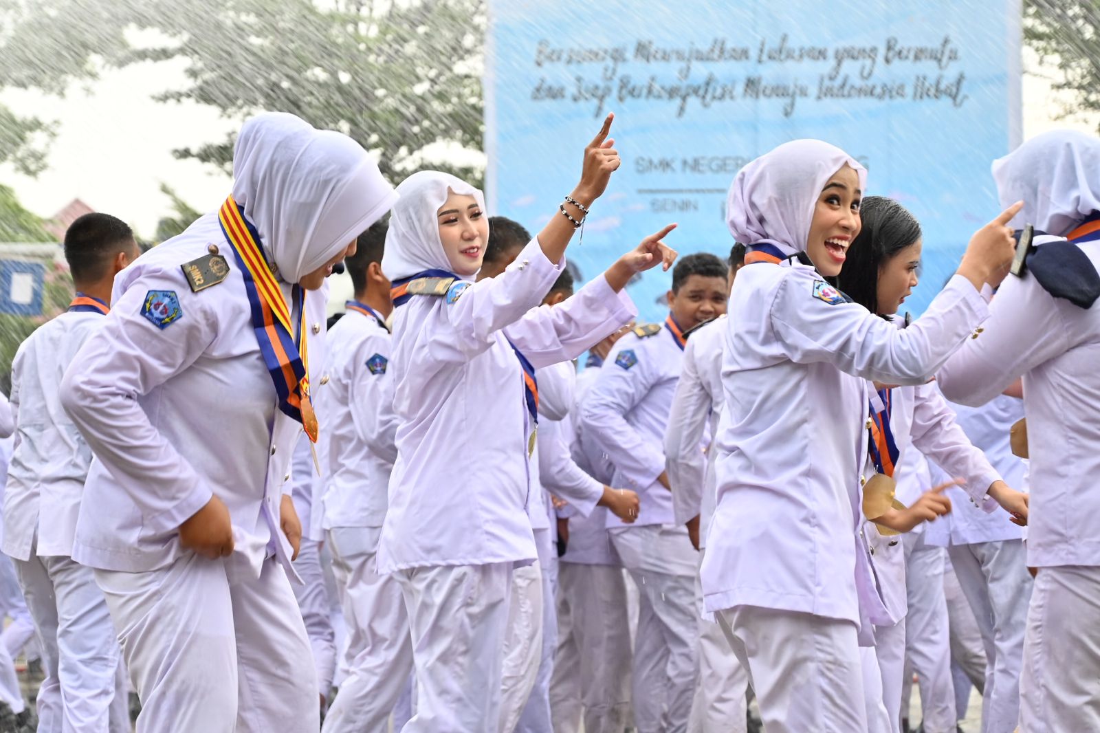 Belimbur Warnai Pelepasan 242 Siswa SMAKANDA, Staf Ahli Asdar: Dari Sekolah Menuju Dunia Kerja