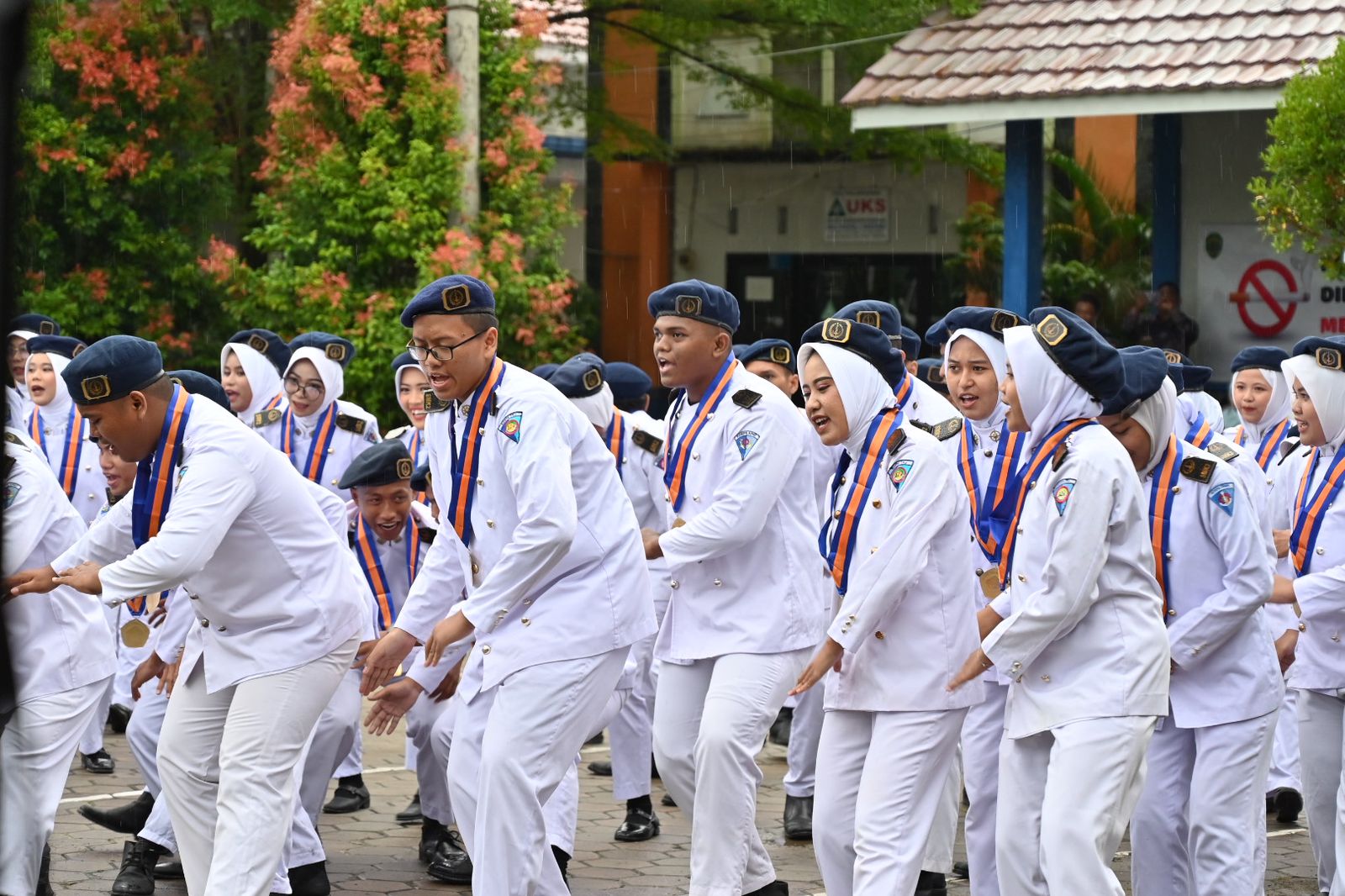 Belimbur Warnai Pelepasan 242 Siswa SMAKANDA, Staf Ahli Asdar: Dari Sekolah Menuju Dunia Kerja