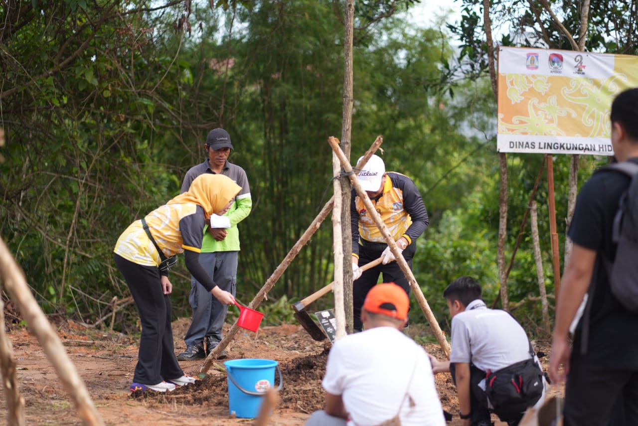 Rangkaian Giat HUT ke-24 APEKSI, Para Wali Kota Tanam Pohon Bersama