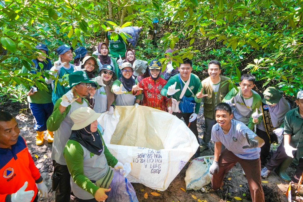 Pemkot Bontang Gelar Apel dan Aksi Bersih Mangrove Tandai Hari Lingkungan Hidup Sedunia, Wali Kota Tekankan Komitmen Kebersihan dari Diri Sendiri