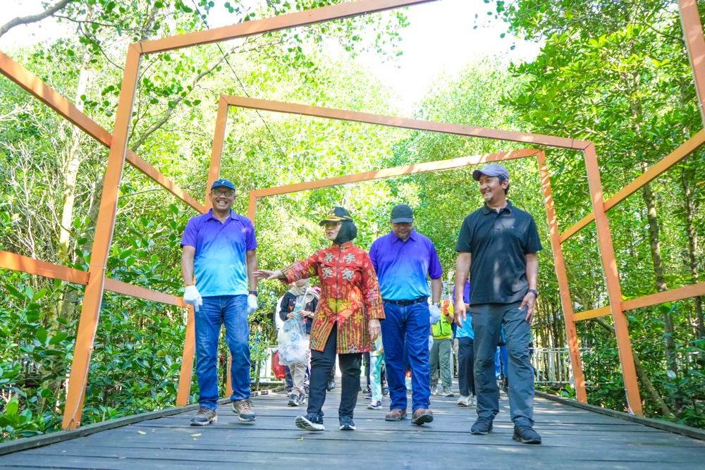 Pemkot Bontang Gelar Apel dan Aksi Bersih Mangrove Tandai Hari Lingkungan Hidup Sedunia, Wali Kota Tekankan Komitmen Kebersihan dari Diri Sendiri