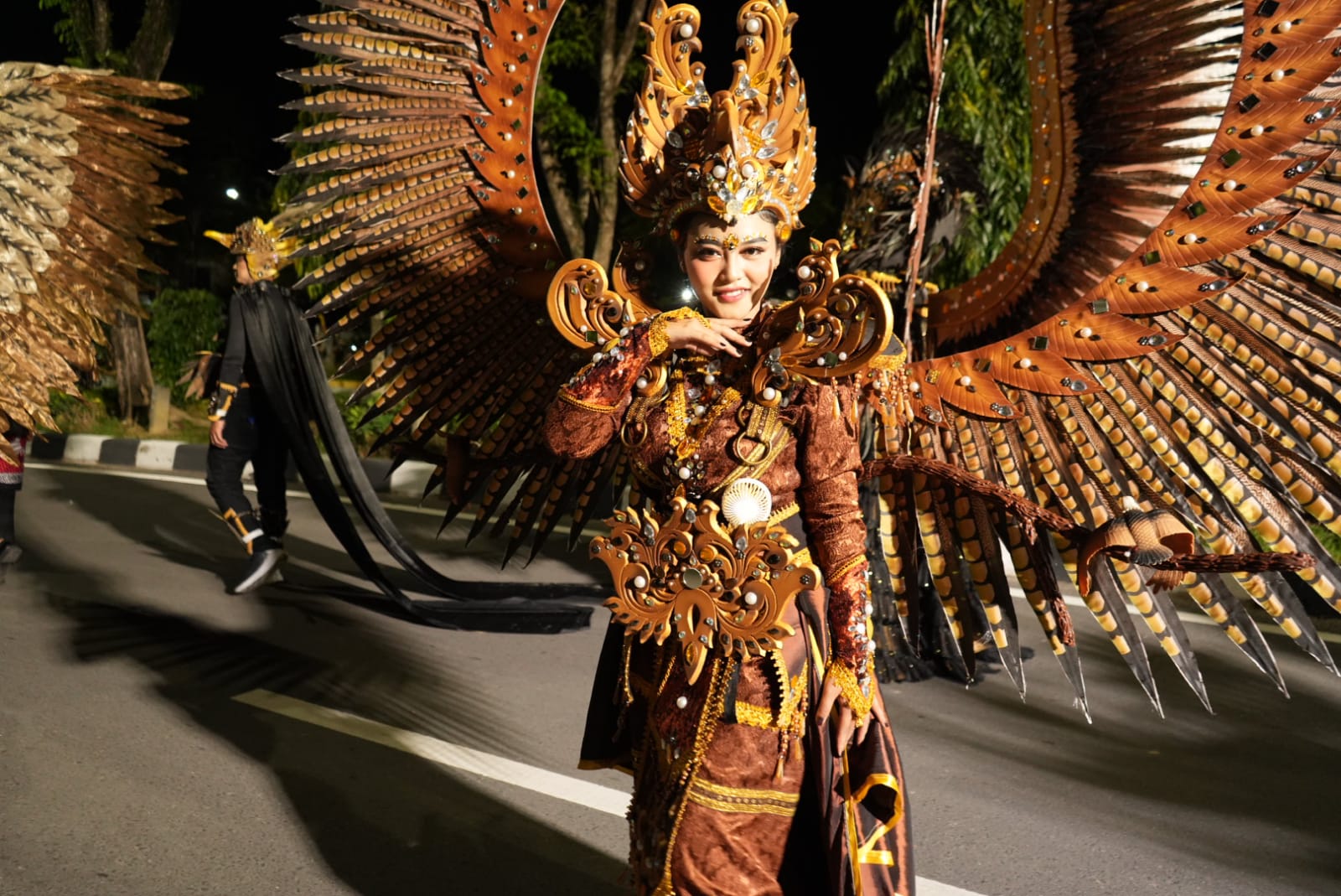 Virtue Fantasi Kota Bontang Warnai Karnaval Budaya Nusantara Rakernas APEKSI 17 di Balikpapan