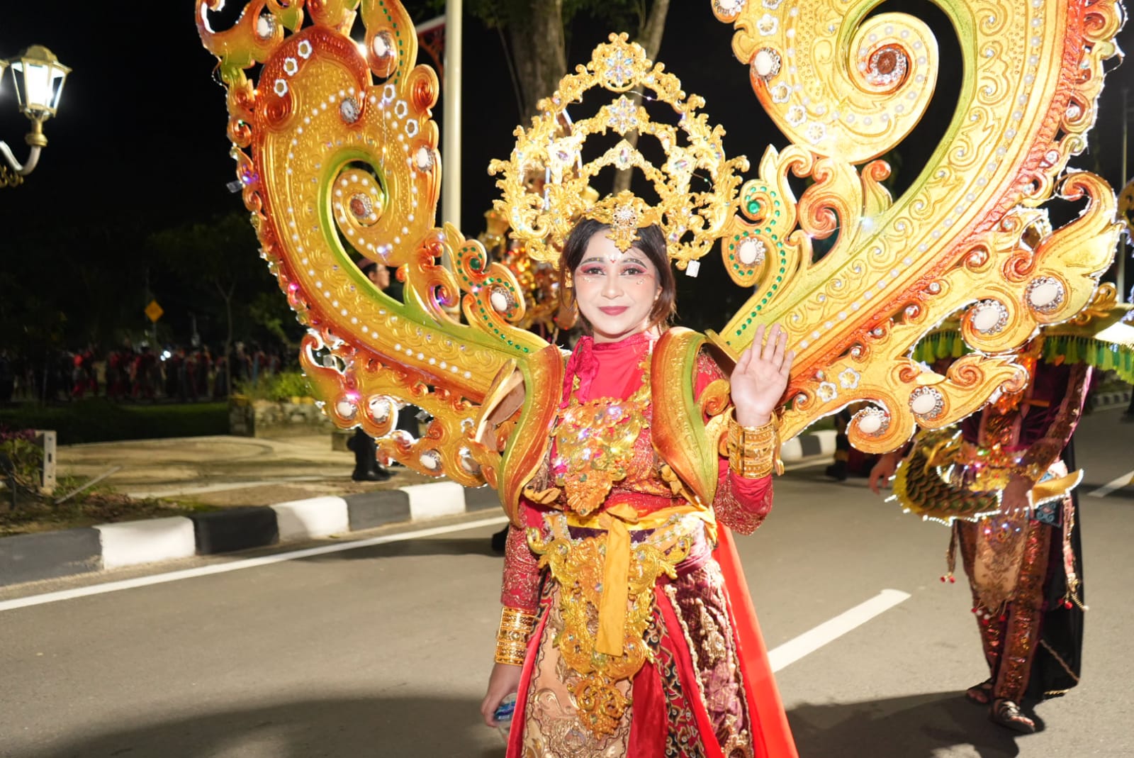Virtue Fantasi Kota Bontang Warnai Karnaval Budaya Nusantara Rakernas APEKSI 17 di Balikpapan