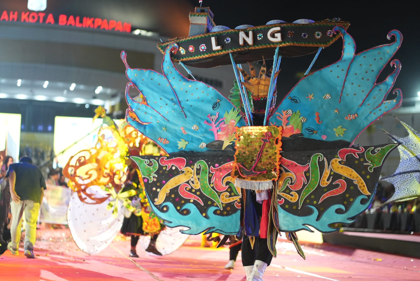Virtue Fantasi Kota Bontang Warnai Karnaval Budaya Nusantara Rakernas APEKSI 17 di Balikpapan