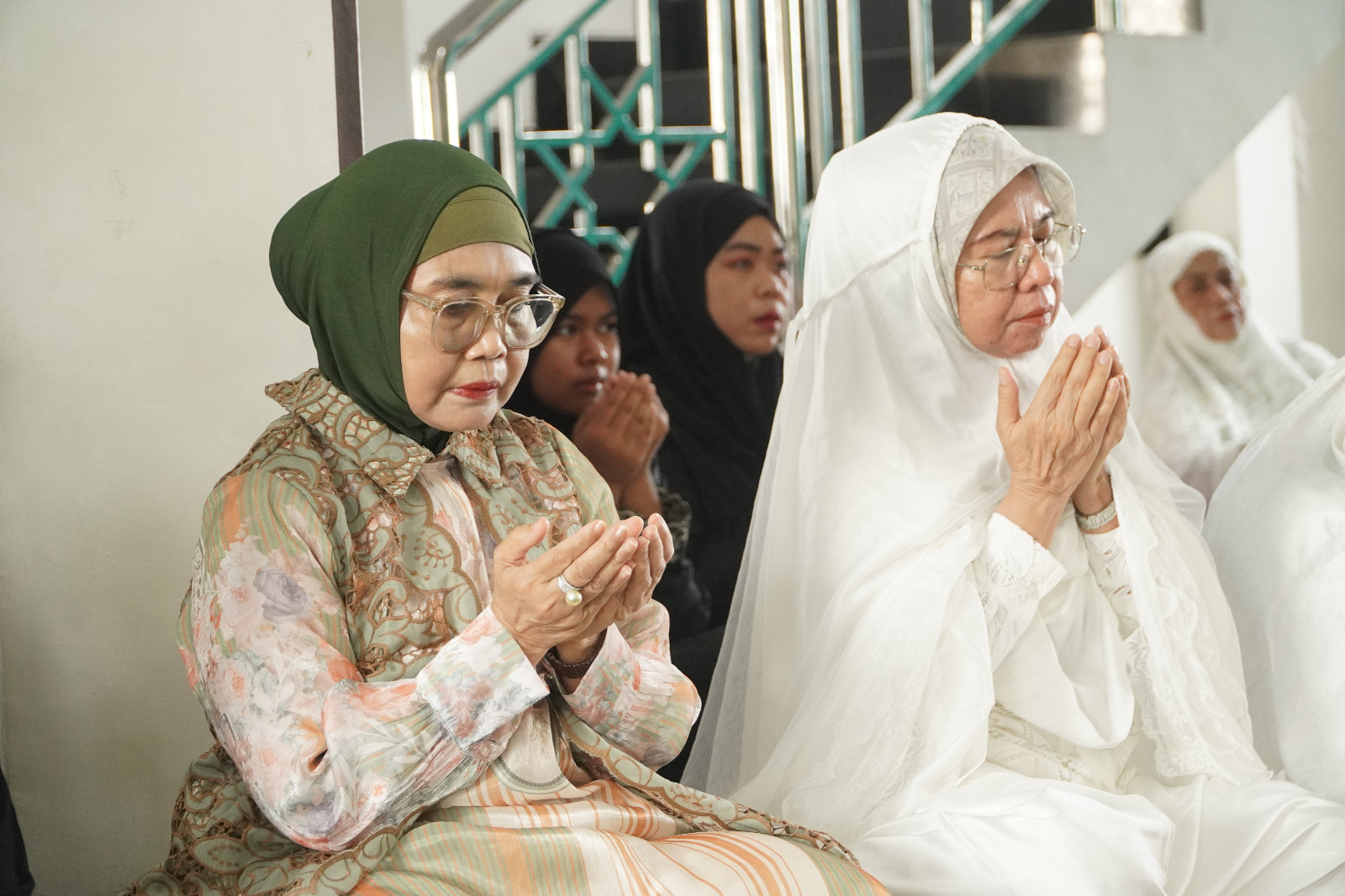 Sholat Ied di Masjid Terapung, Wali Kota Neni Ajak Teladani Kisah Nabi Ibrahim dan Sampaikan Capaian 100 Hari Kerja