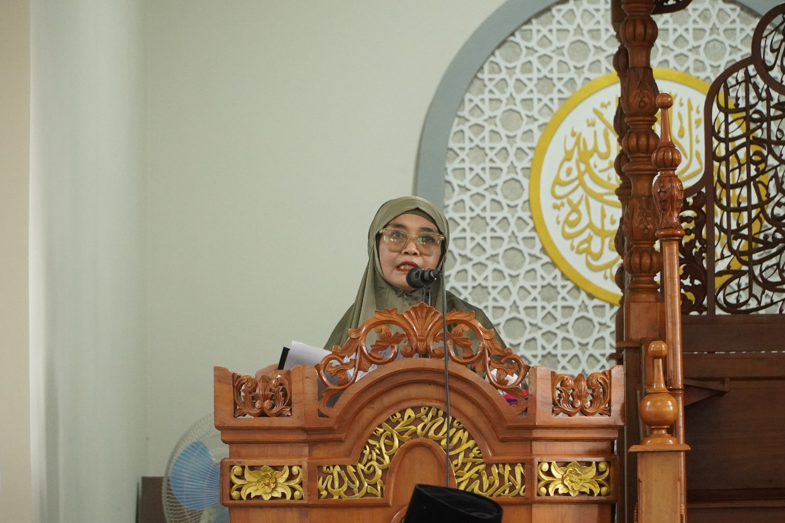 Sholat Ied di Masjid Terapung, Wali Kota Neni Ajak Teladani Kisah Nabi Ibrahim dan Sampaikan Capaian 100 Hari Kerja