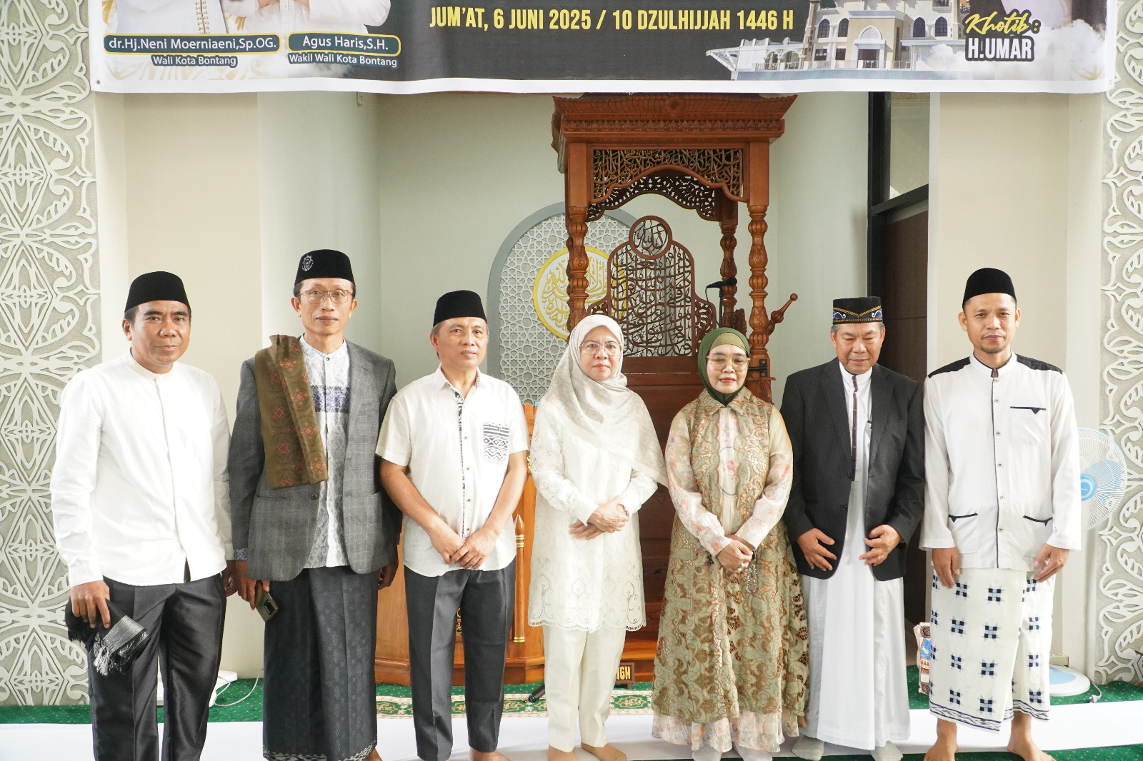 Sholat Ied di Masjid Terapung, Wali Kota Neni Ajak Teladani Kisah Nabi Ibrahim dan Sampaikan Capaian 100 Hari Kerja