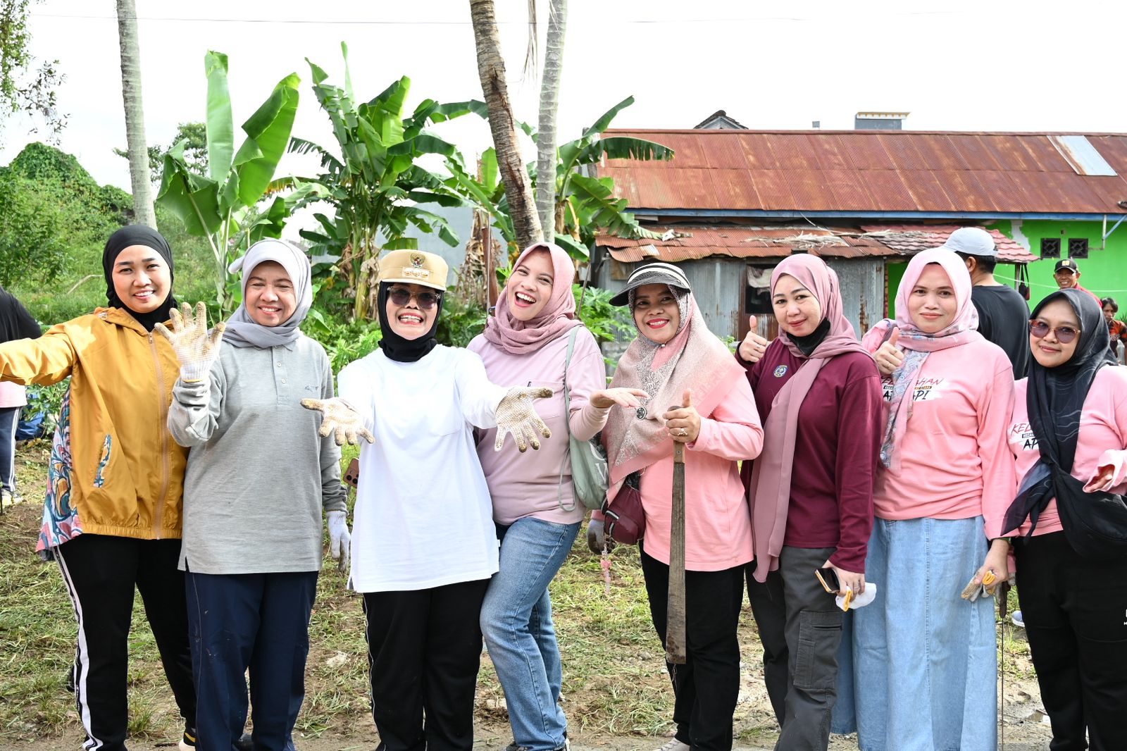Wali Kota Bontang Pimpin Kegiatan Jumat Bersih Perdana di BTN KCY Api-api
