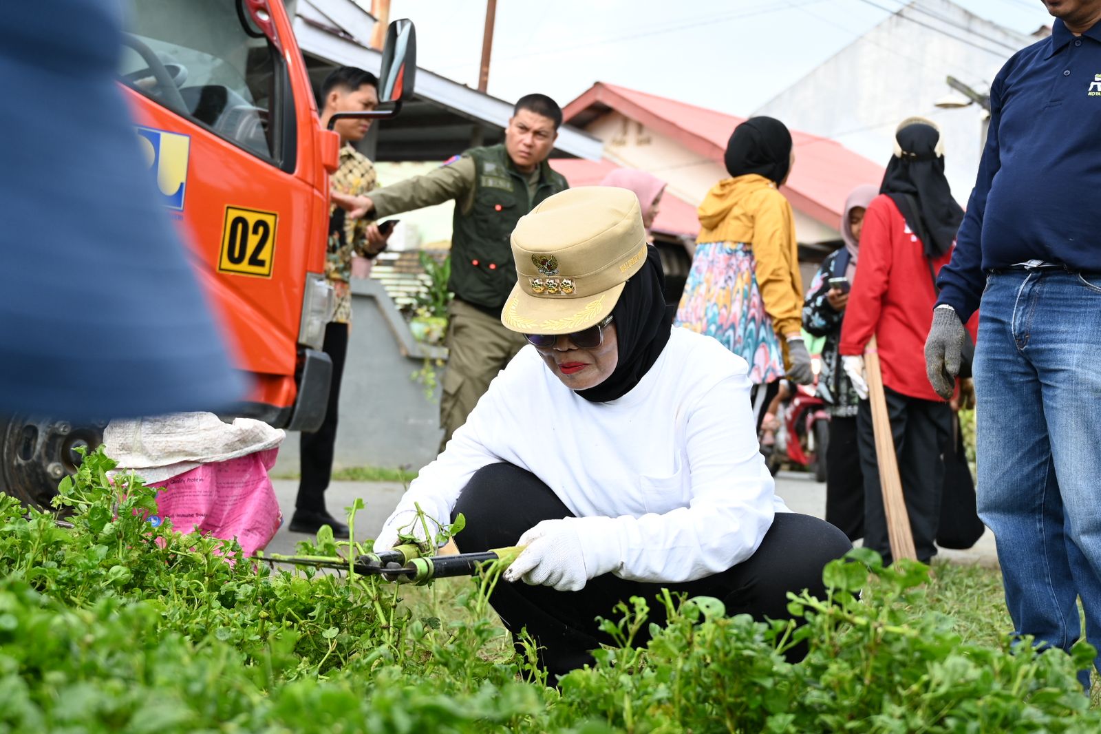 Wali Kota Bontang Pimpin Kegiatan Jumat Bersih Perdana di BTN KCY Api-api
