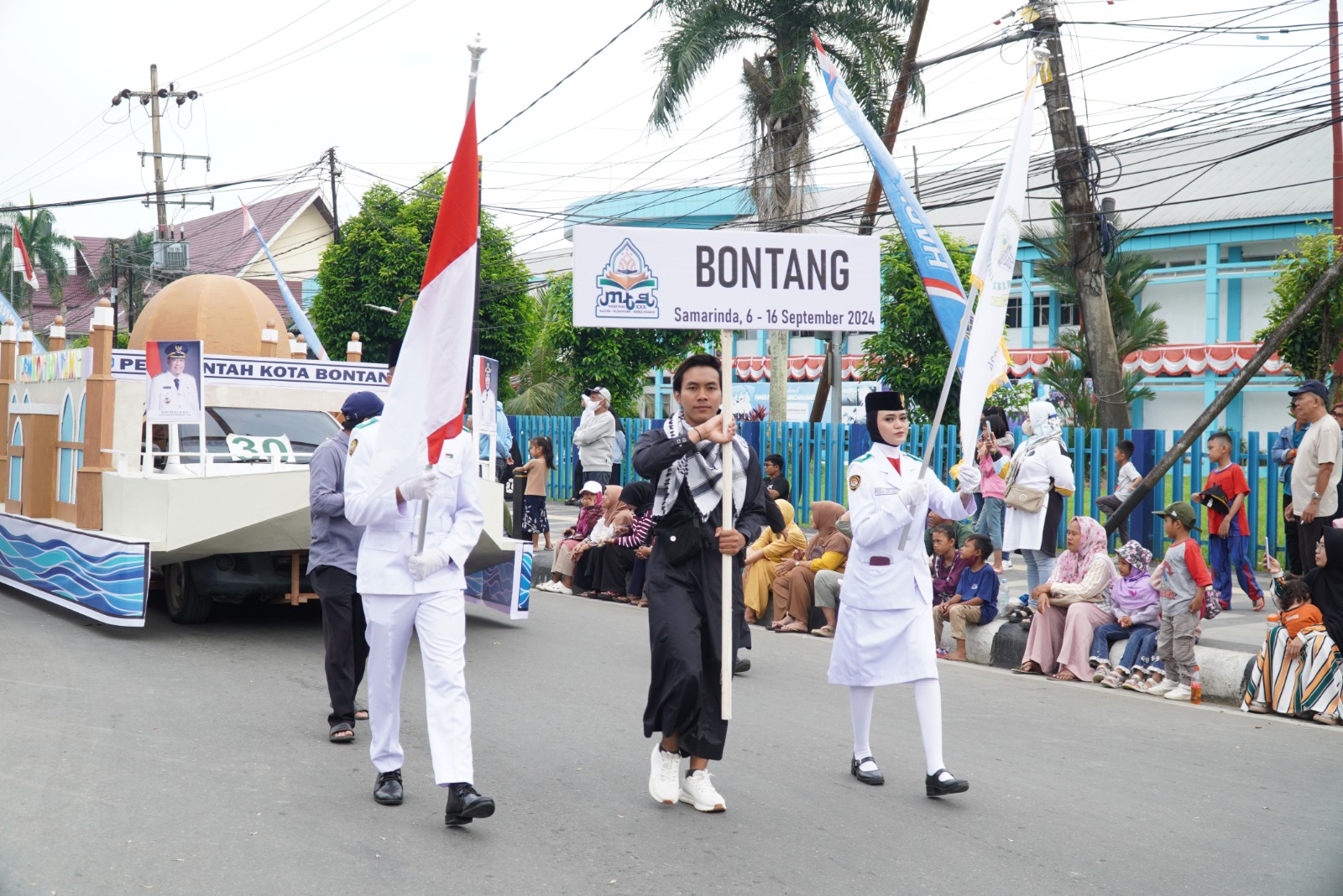Kota Bontang Curi Perhatian dengan Mobil Hias Masjid Terapung di Pawai Ta'aruf MTQ Nasional