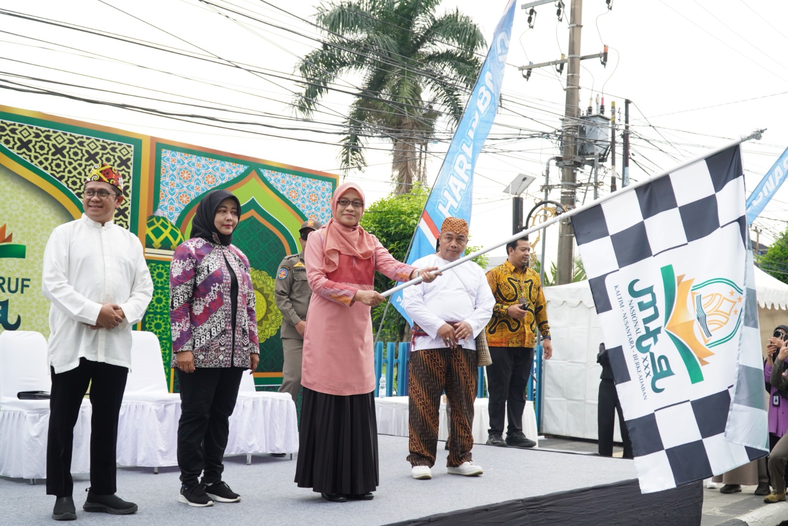 Kota Bontang Curi Perhatian dengan Mobil Hias Masjid Terapung di Pawai Ta'aruf MTQ Nasional