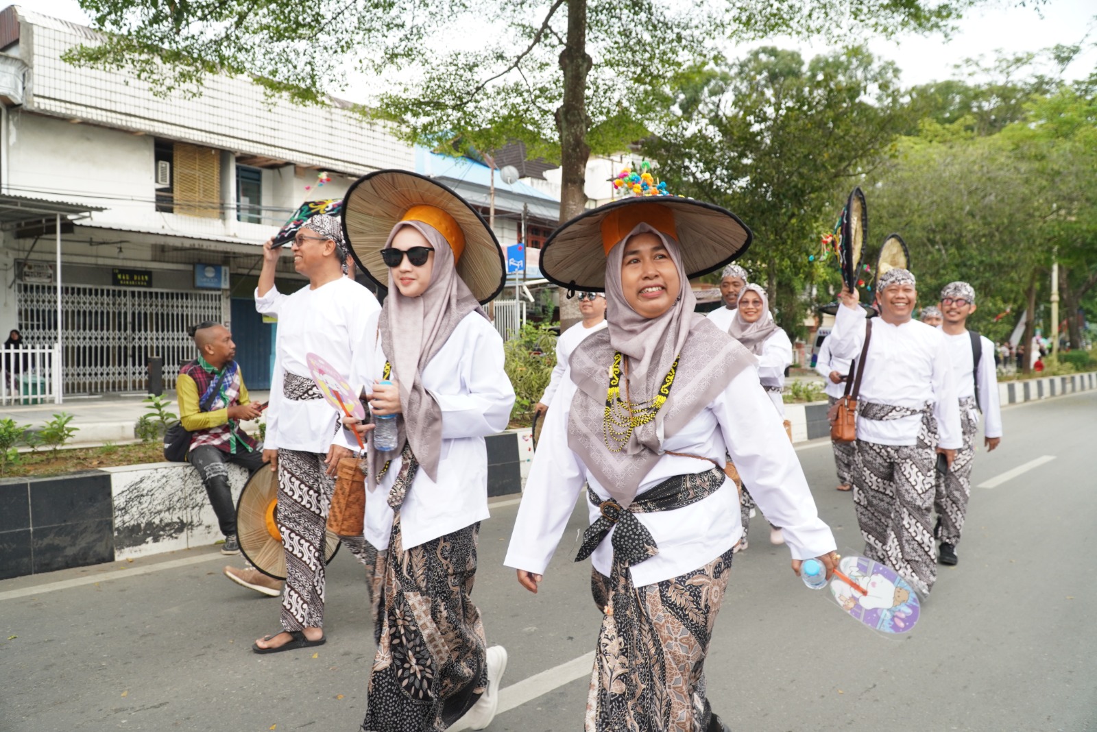 Kota Bontang Curi Perhatian dengan Mobil Hias Masjid Terapung di Pawai Ta'aruf MTQ Nasional