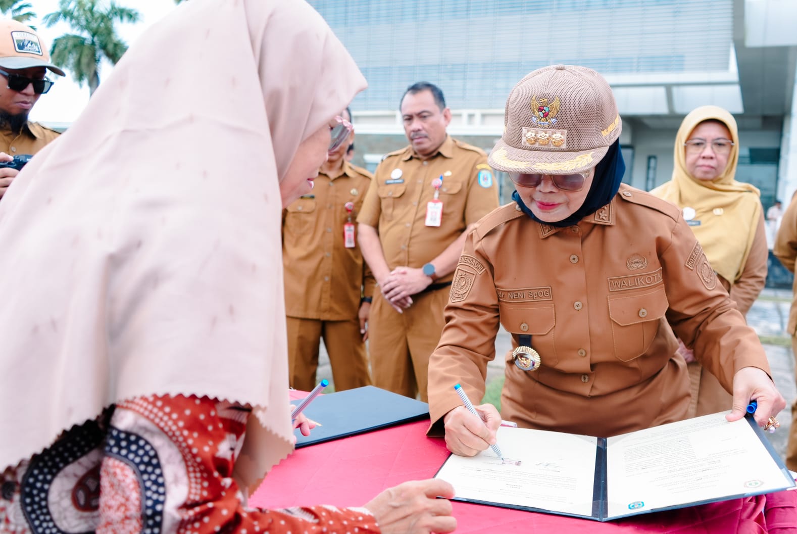 Wali Kota Neni Teken MoU Kuliah Gratis, Siap Tingkatkan SDM Bontang