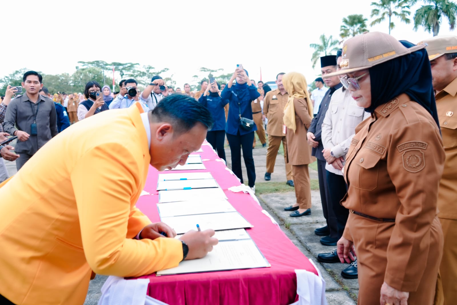 Wali Kota Neni Teken MoU Kuliah Gratis, Siap Tingkatkan SDM Bontang