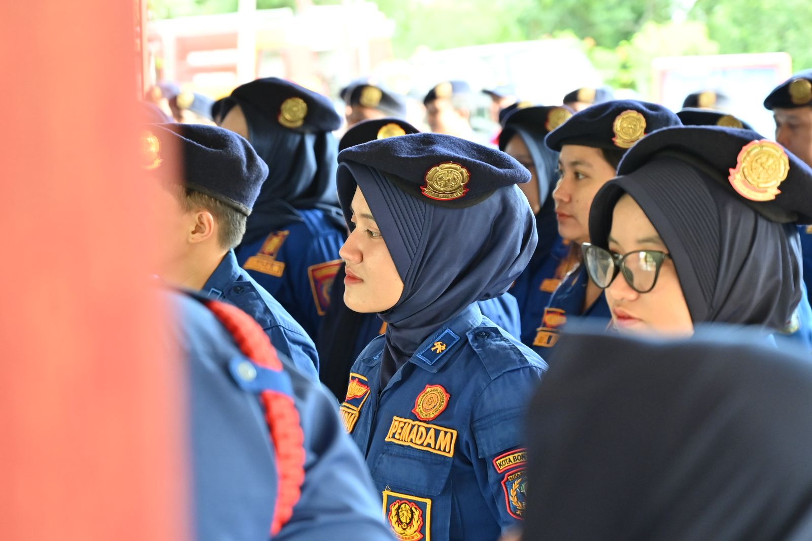 Wali Kota Bontang Hj. Neni Moerniaeni Pimpin Apel Pagi di Pos Damkartan Bontang Lestari, Senin (7/7) pagi.
