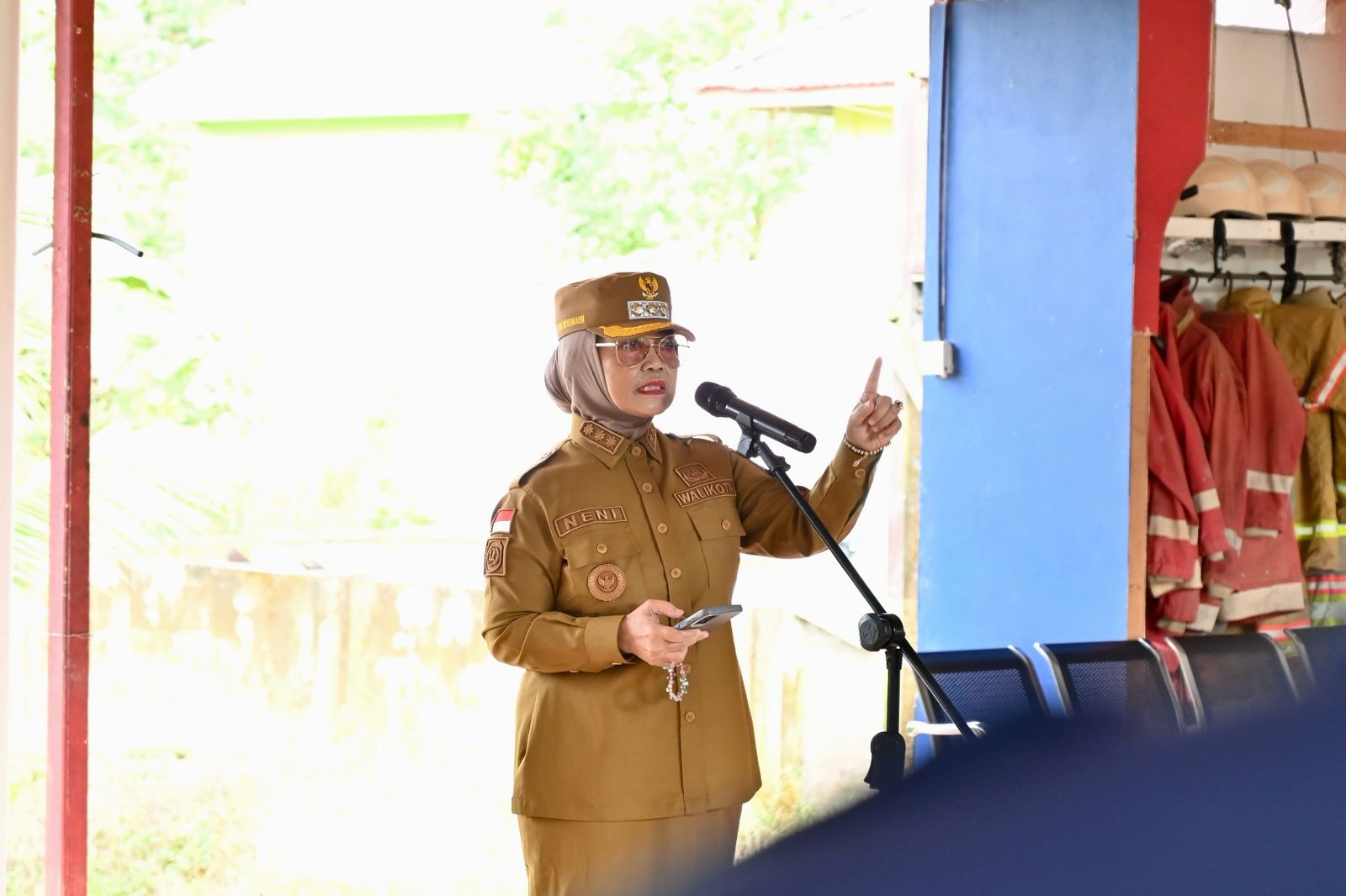 Wali Kota Bontang Hj. Neni Moerniaeni Pimpin Apel Pagi di Pos Damkartan Bontang Lestari, Senin (7/7) pagi.