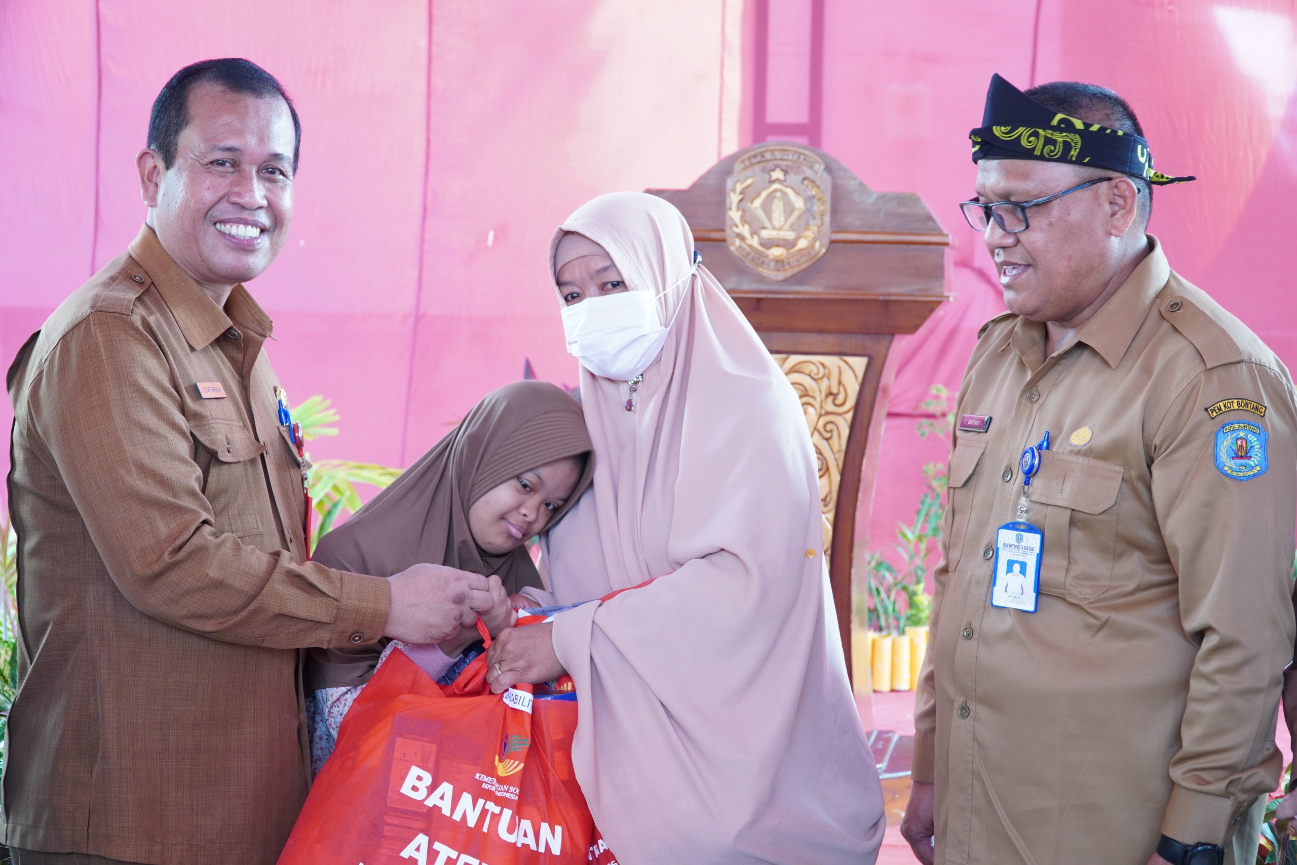 Pemkot Bontang Salurkan Bantuan ATENSI Kemensos untuk Peningkatan Kesejahteraan Masyarakat